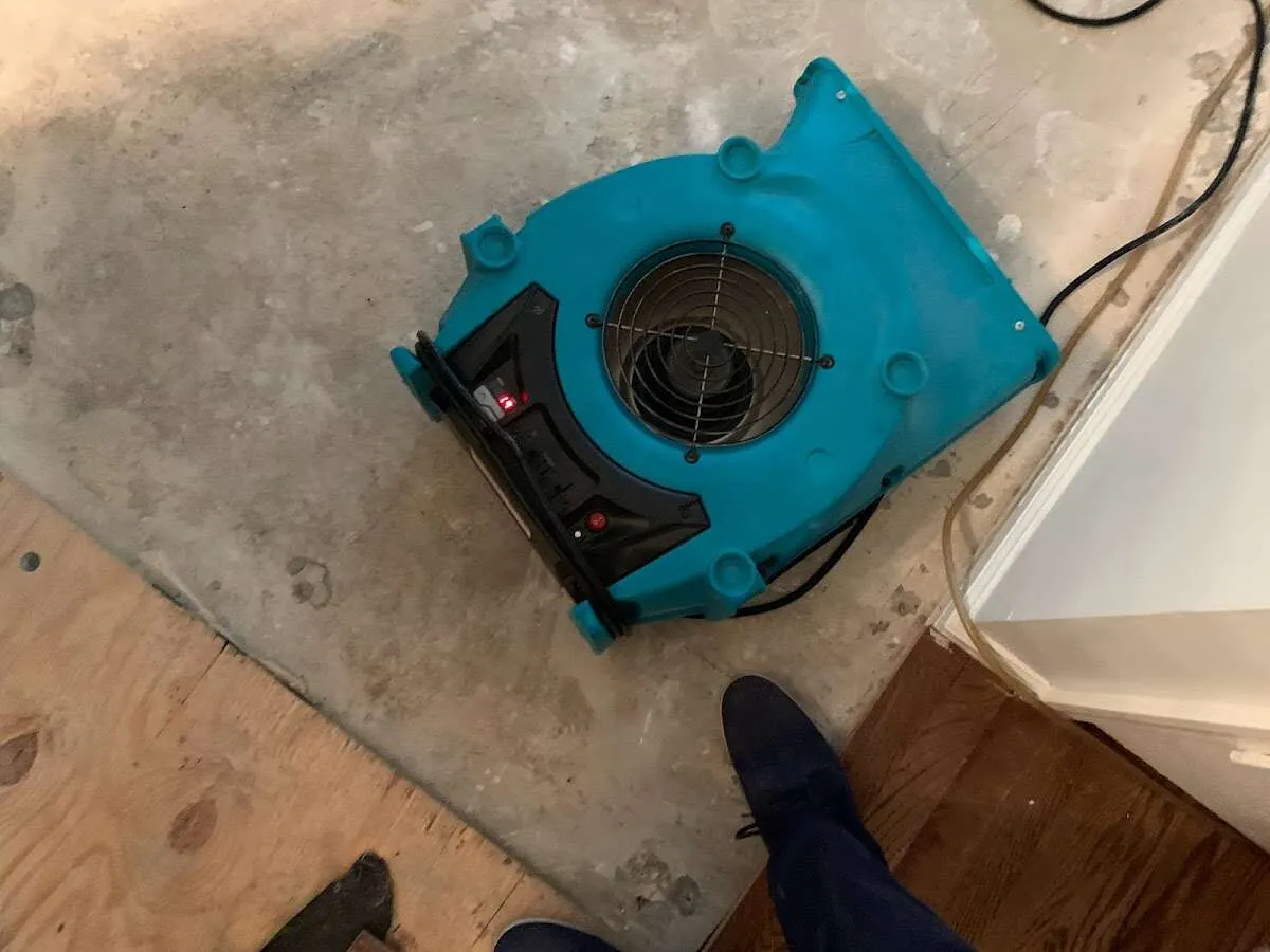 Air mover drying subfloor during Commercial Water Damage Restoration in Killeen